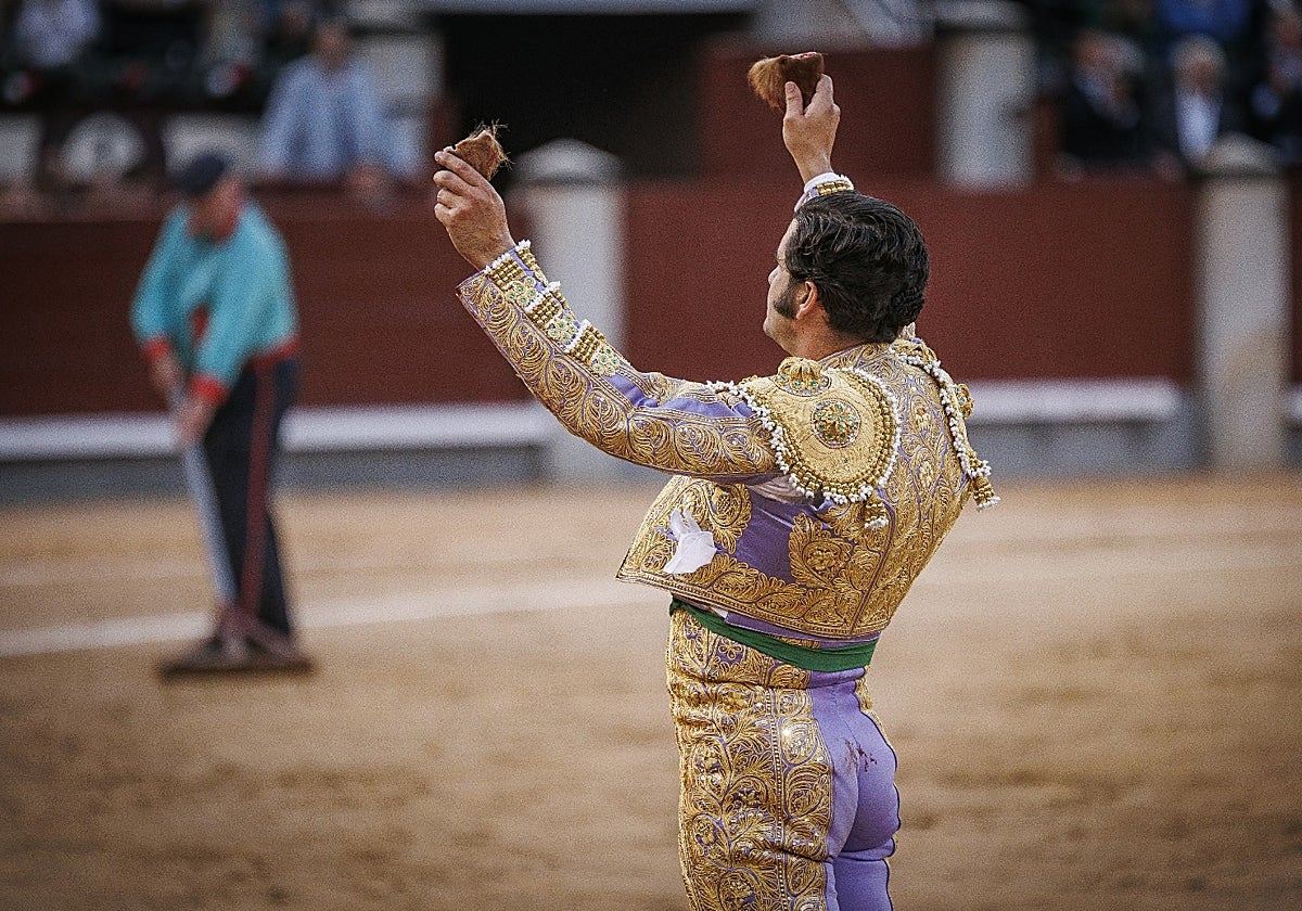 Morante de la Puebla, con las dos orejas de Tripulante