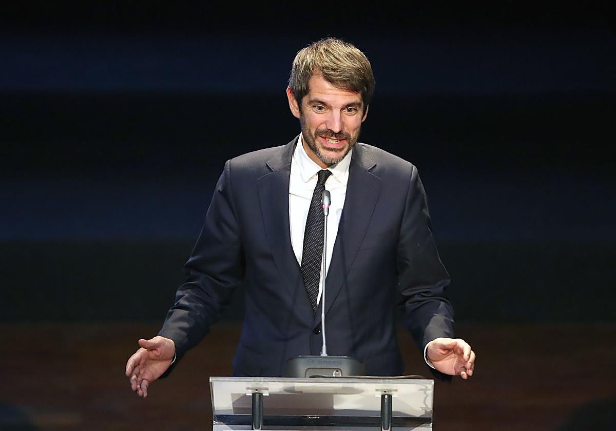 Ernest Urtasun, ministro de Cultura, durante el homenaje a Marios Vargas Llosa celebrado en el CILE de Arequipa