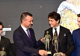 Roca Rey protagoniza la gran gala de Valencia con cuatro premios y un emotivo discurso en recuerdo de las víctimas de la dana