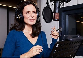 Aitana Sánchez-Gijón da voz a 'La península de las casas vacías': «La desmemoria está resucitando ideologías que llevaron al país al desastre»