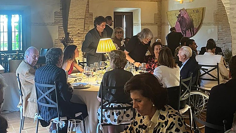 Un momento del almuerzo celebrado en la Hacienda El Romeral