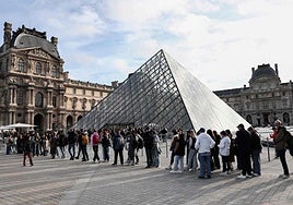 Detenidos dos sospechosos por el robo en el Louvre
