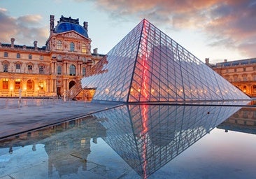 La pirámide del Louvre