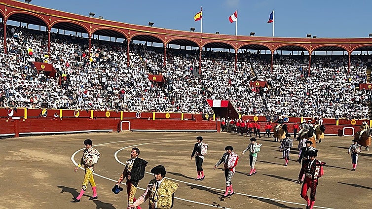 Atascos a paso de procesión que conducen al cielo de Acho