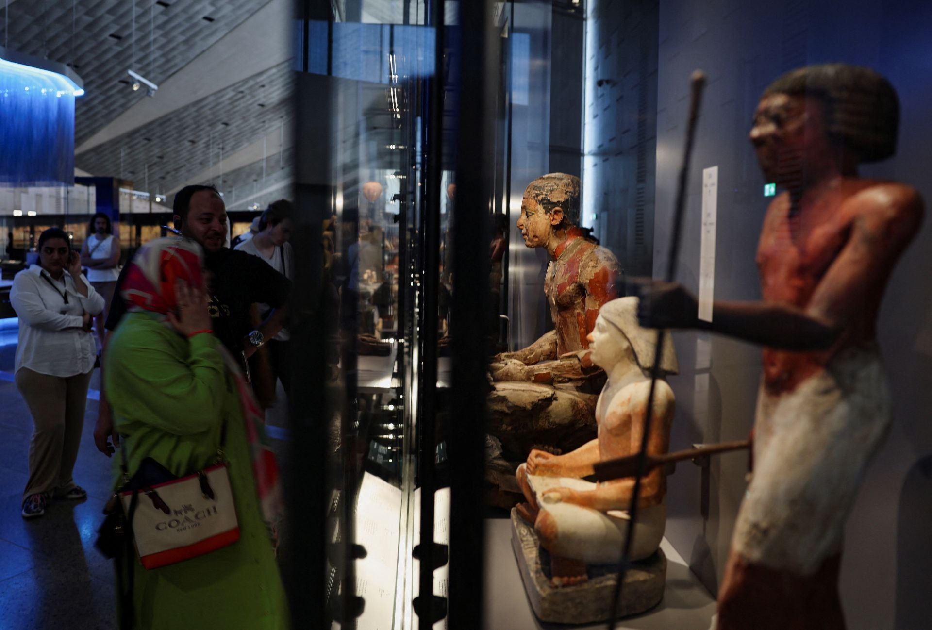 Hasta el próximo 4 de noviembre, en que se abra el GEM al completo para todo el público, los visitantes no han podido contemplar el fabuloso tesoro de Tutankamón, pero sí conocer otrasmiles de piezas que nunca antes habían sido expuestas