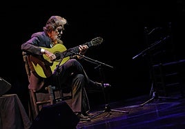 La guitarra de Rafael Riqueni acaricia el cielo de Sevilla