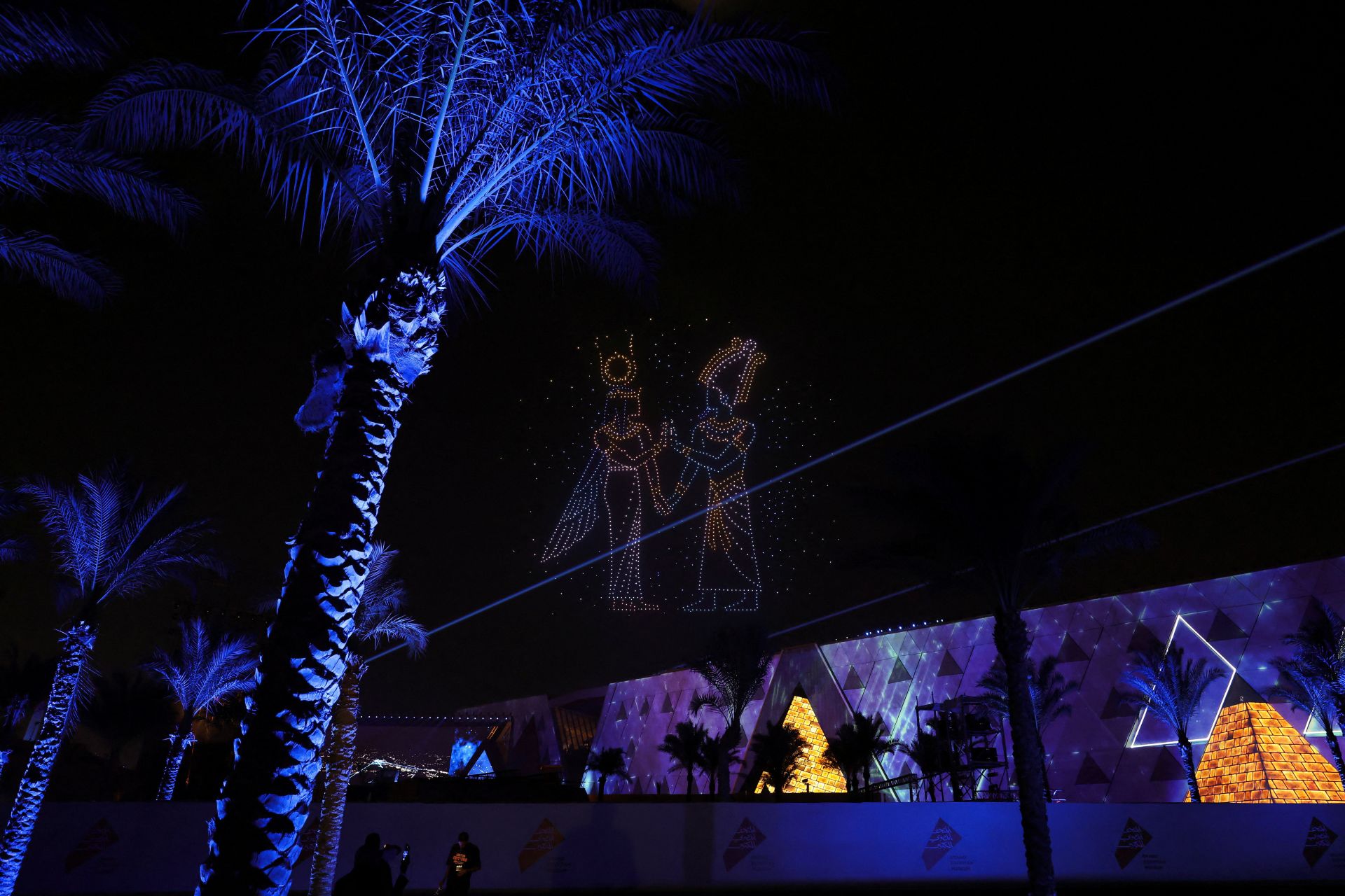 Espectáculo de drones durante la inauguración del museo