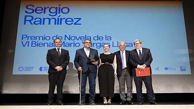 La Bienal Mario Vargas Llosa reafirma el papel de Extremadura como puente entre Hispanoamérica y España