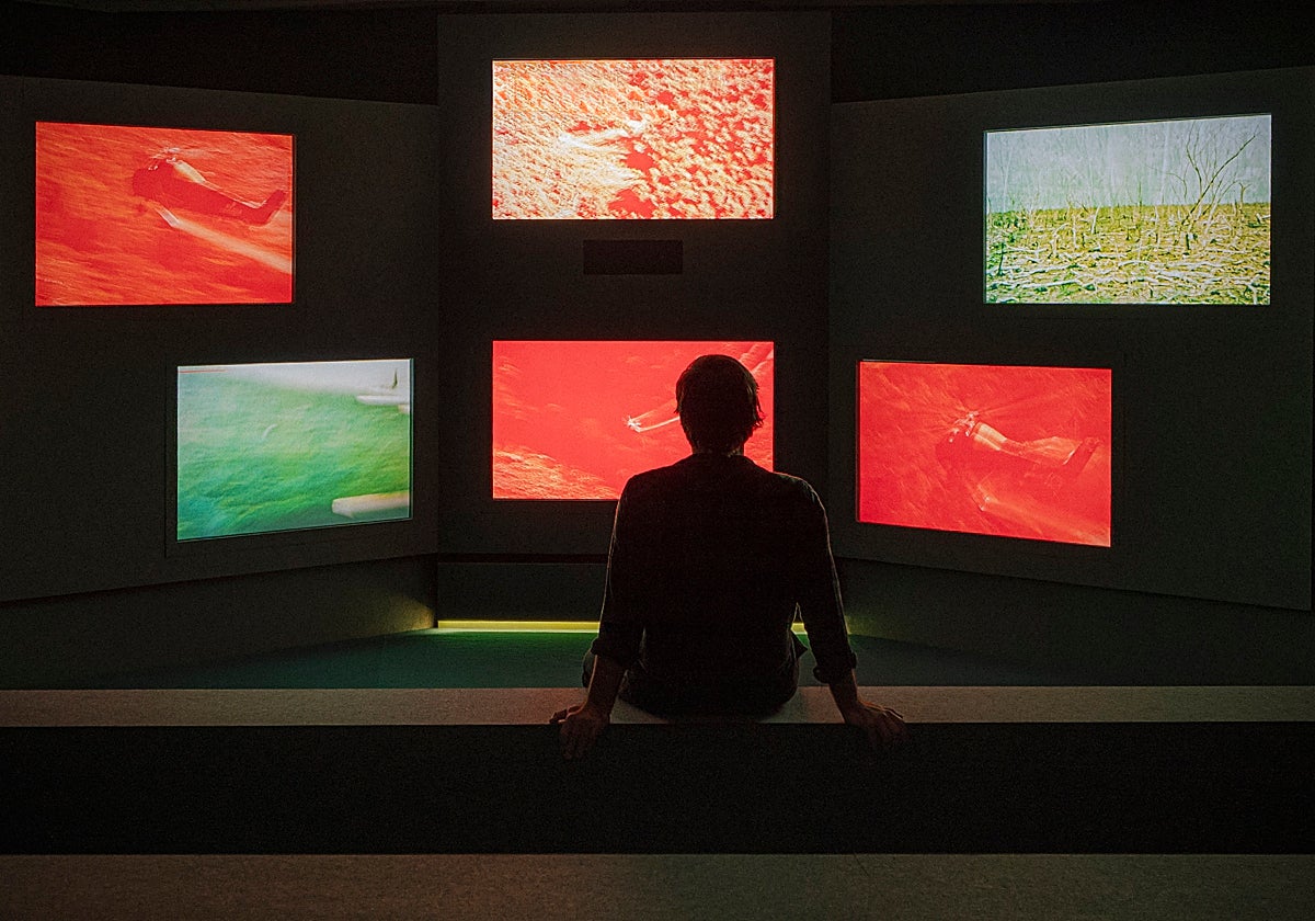 Detalle del montaje de 'Listening All Night tl the Rain' en el Museo Thyssen