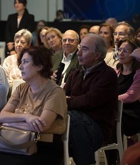 İkincil resim 2 - Alandete, ABC Premium okuyucularının sorularını yanıtladı ve etkinlik bittikten sonra bazılarıyla konuştu. 