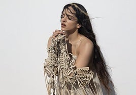 Rosalía deslumbra en la presentación de la orquestral 'Lux' en el MNAC