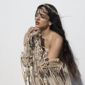 Rosalía deslumbra en la presentación de la orquestral 'Lux' en la 'listening party'