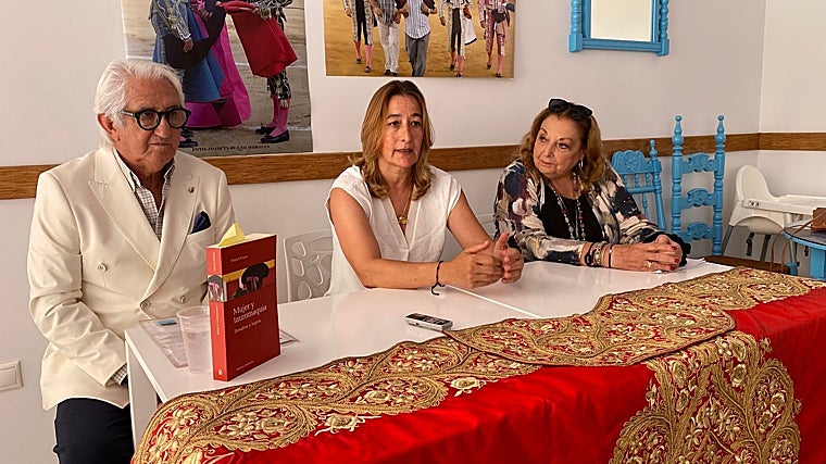 Lázaro Carmona, Maripaz Vega, and Muriel Viner