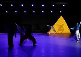 Un soneto me manda danzar Violante...