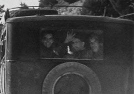 Federico, con sus compañeros de La Barraca, a bordo de una furgoneta