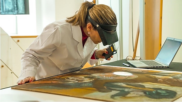 Alejandra Marcos, durante el estudio de la obra de Degas