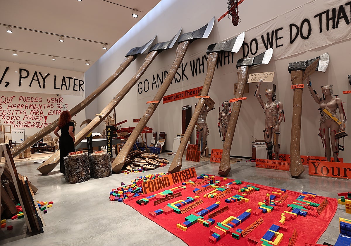 Detalle del despliegue de 'Power Tools' del suizo en el Museo de Helga