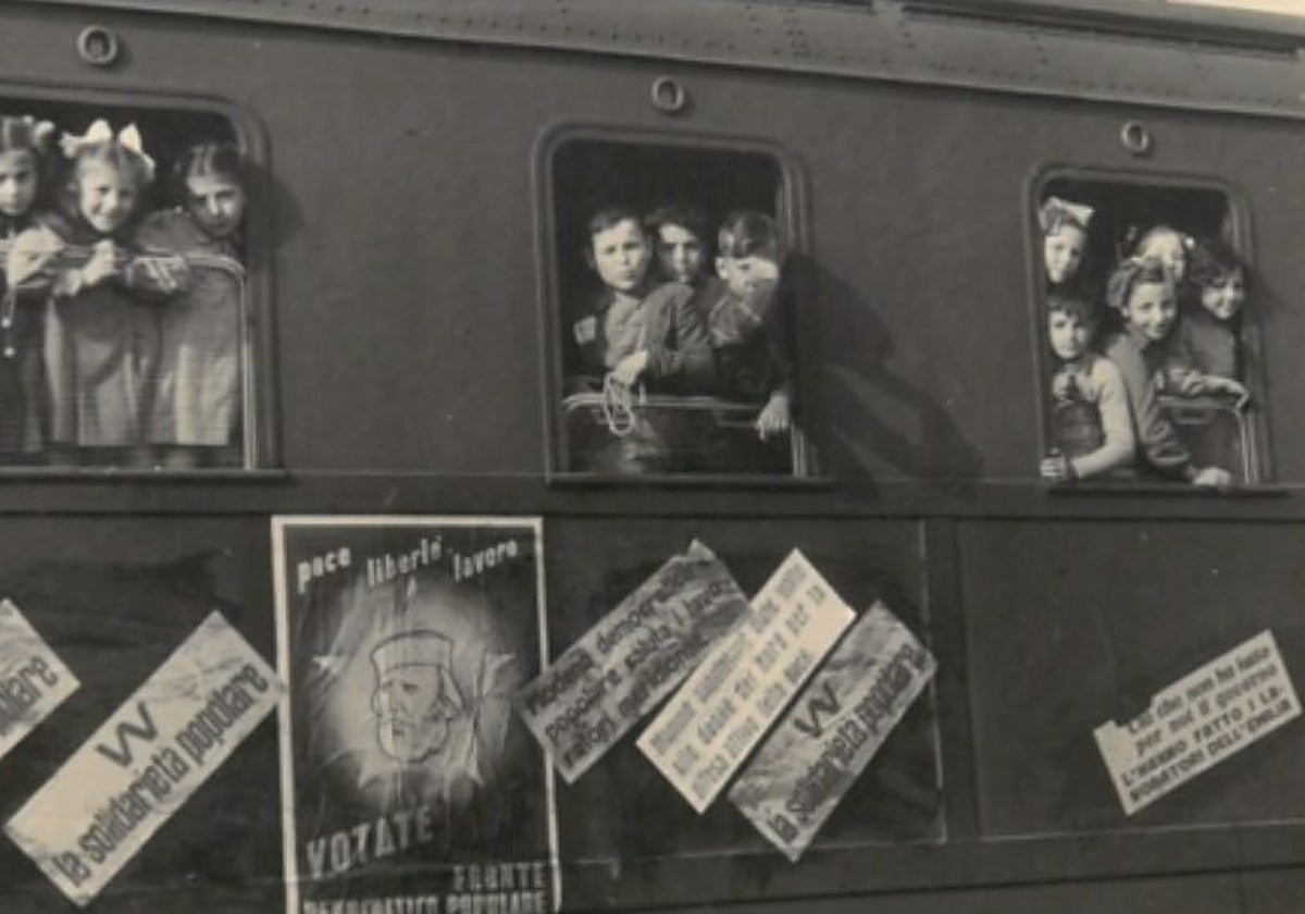 Fotografía del tren de la felicidad que en 1946 llevó a niños napolitanos a Módena para ser acogidos por familias locales