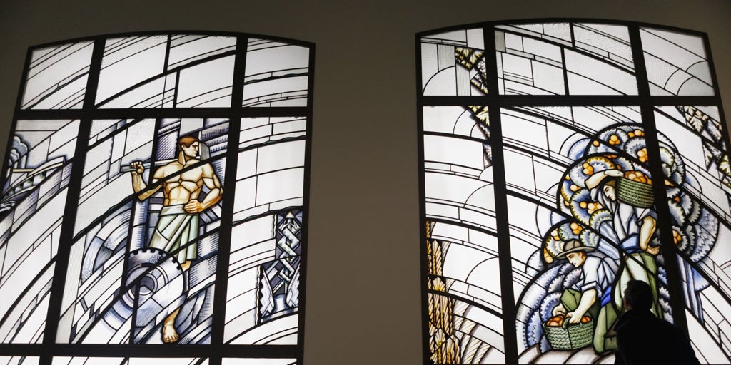 El Banco de España halla materiales inéditos de sus vidrieras art-déco y la construcción de la Cámara del Oro