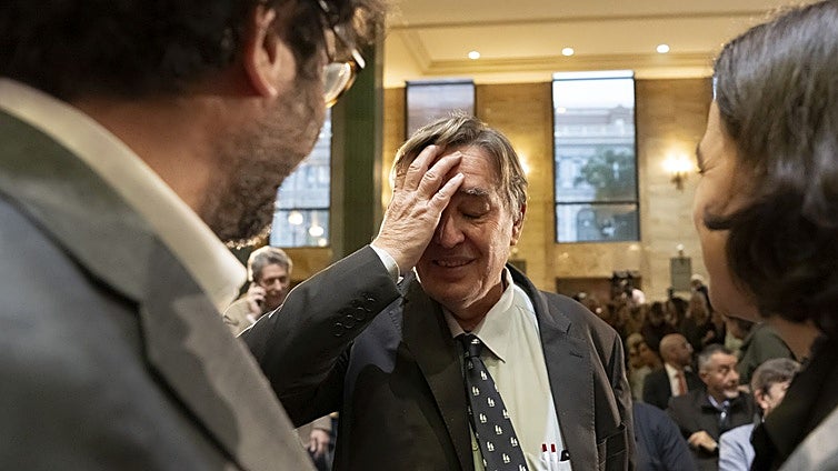 El Senado reprueba a García Montero por su ataque a la RAE: «Si tuviera vergüenza ya habría dimitido»