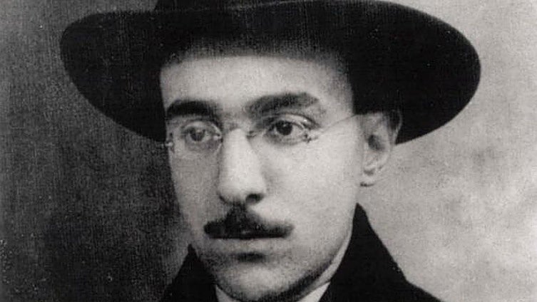 Fernando Pessoa, un genio frustrado, asexual, amante de la astrología y con amigos invisibles desde la infancia