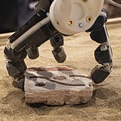 El robot que resucita los frescos perdidos de Pompeya