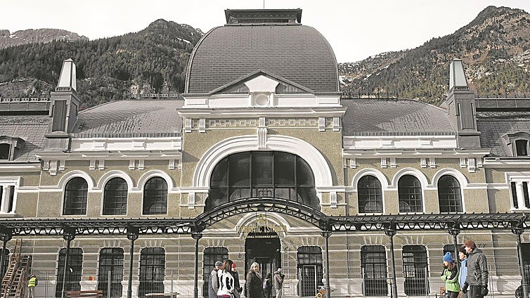 Canfranc: oro, espías y glamur