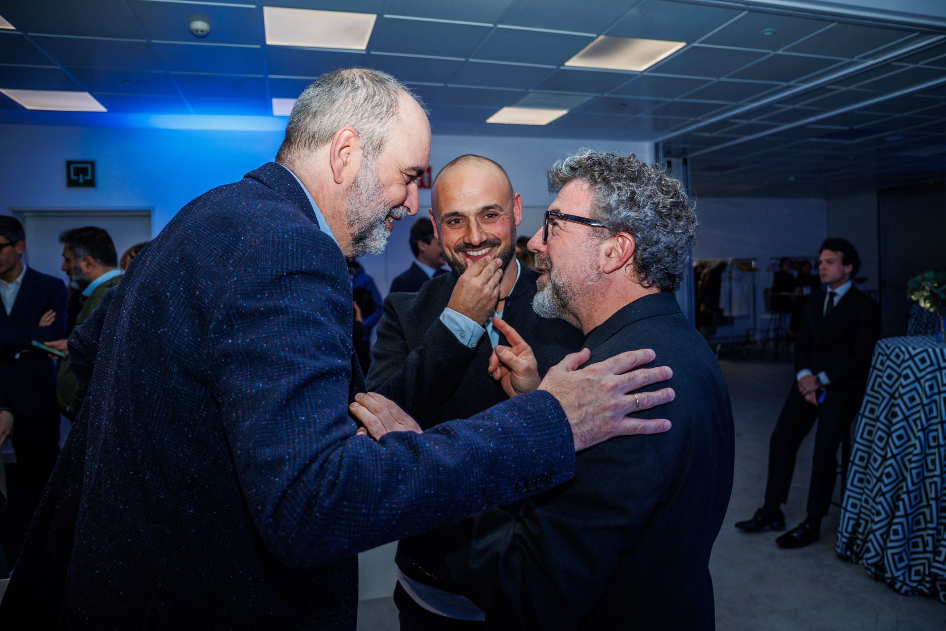 Agustín Pery saluda a los premiados