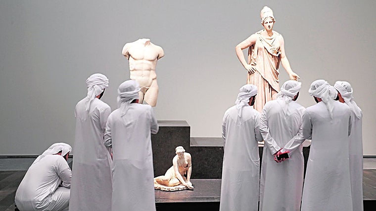 Visitantes en el Louvre de Abu Dhabi