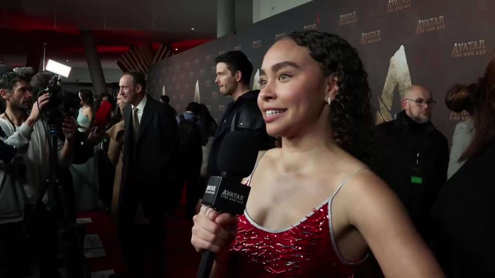 Francia recibe al elenco de &#039;Avatar: Fuego y Ceniza&#039; en la alfombra roja