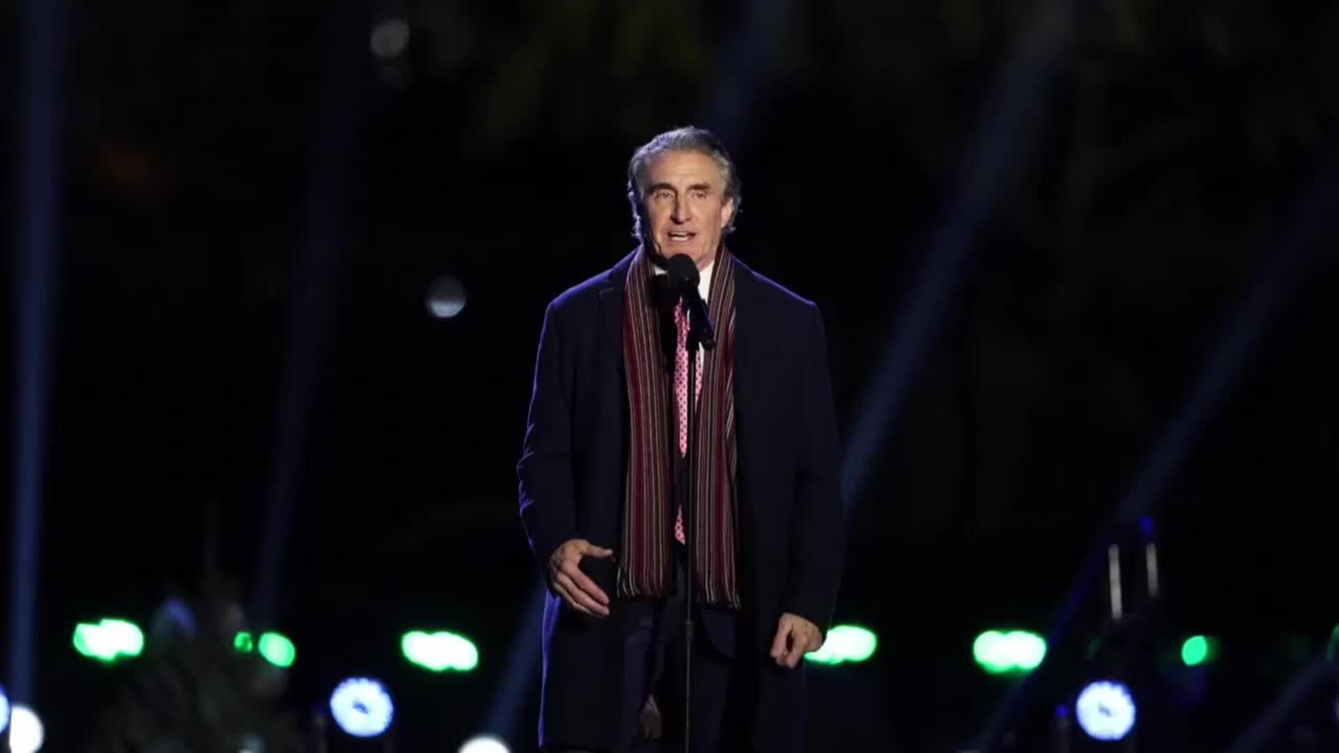 Trump y la primera dama acompañan el encendido del árbol navideño de la Casa Blanca