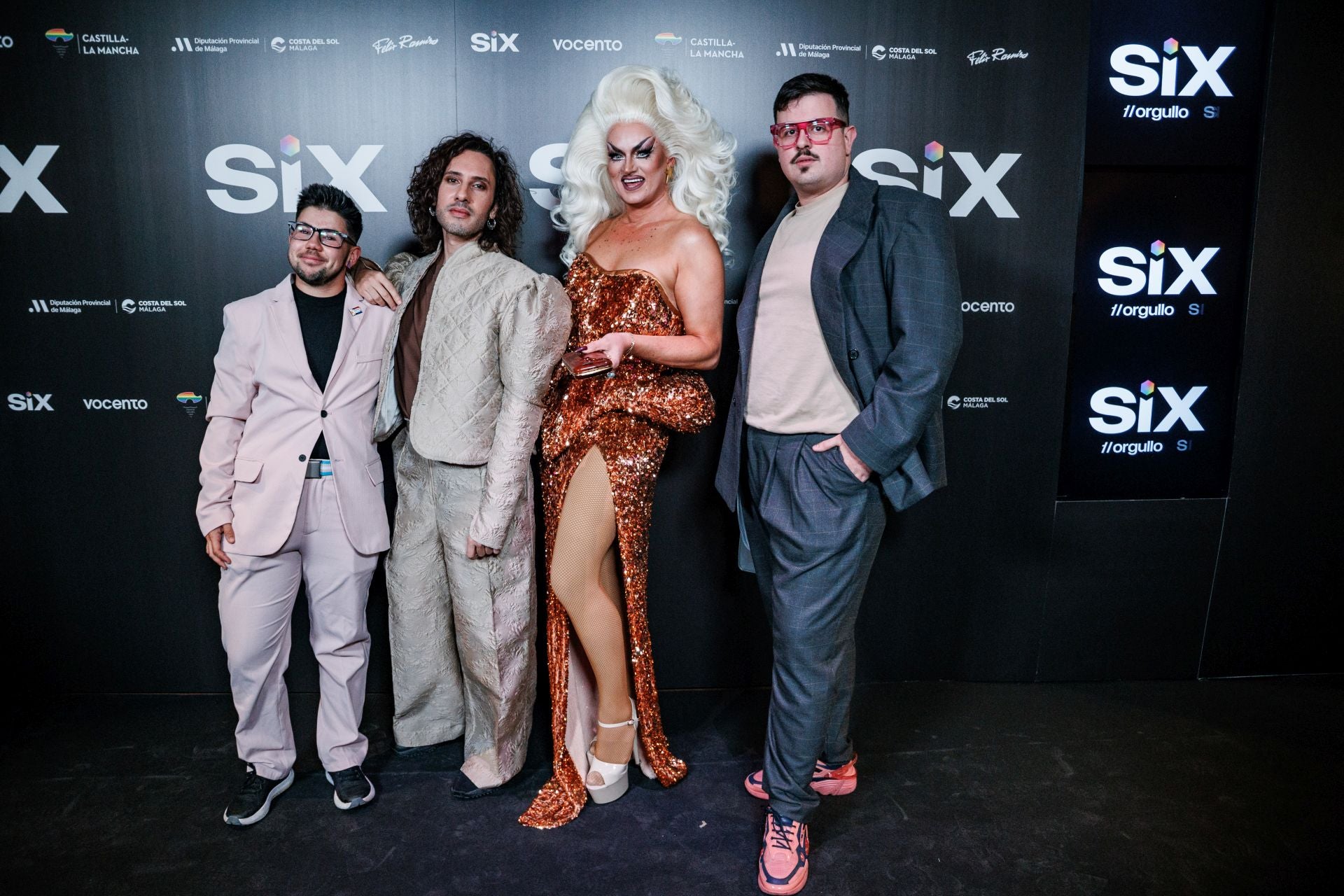 Benjamín Santiago, poeta; Ángelo Néstore, artista; Pink Chadora, drag; y Miguel Ángel Ocón, diseñador.