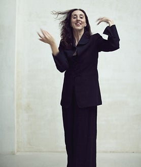 Imagen secundaria 2 - Dos momentos de los ensayos de 'NumEros' y Muriel Romero