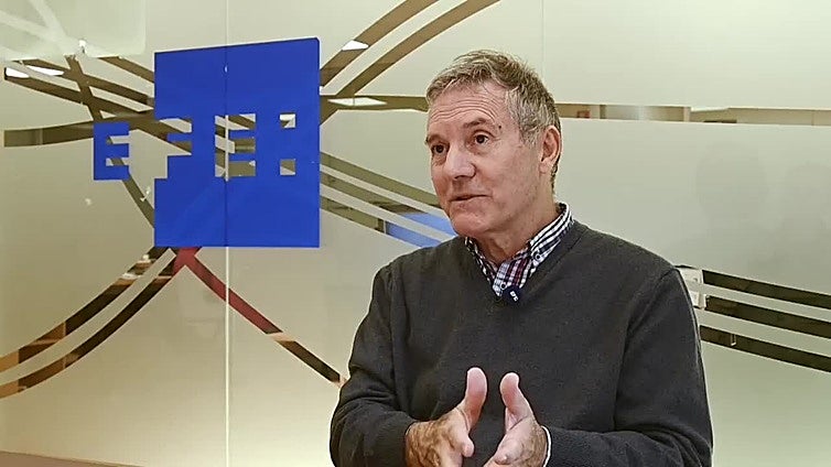 El flamenco puede aprenderse, dice el autor de un manual para hacer letras para el cante