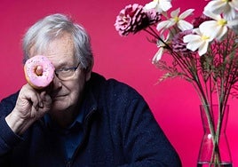 Muere a los 73 años el fotógrafo Martin Parr, conocido por sus retratos de la vida británica