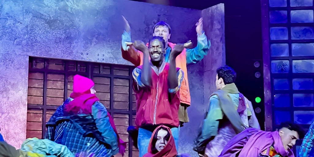 Doksanlı yıllarda müzikal tiyatroda devrim yaratan oyun 'Kira' Madrid'e geri dönüyor