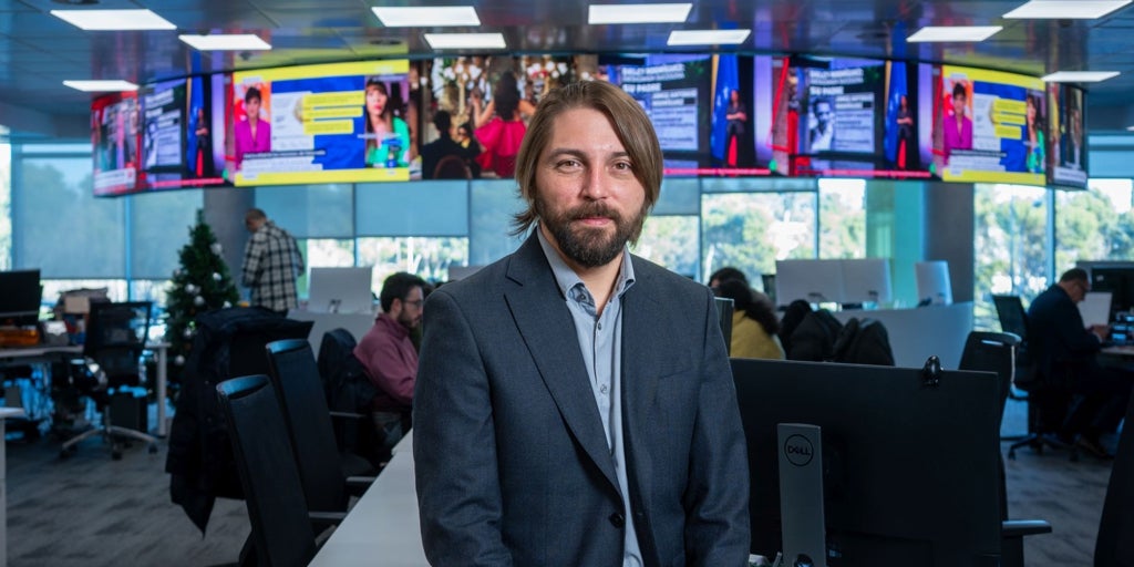 Juan Soto Ivars: «Leer ABC de estudiante me producía una sensación punki de verdad»