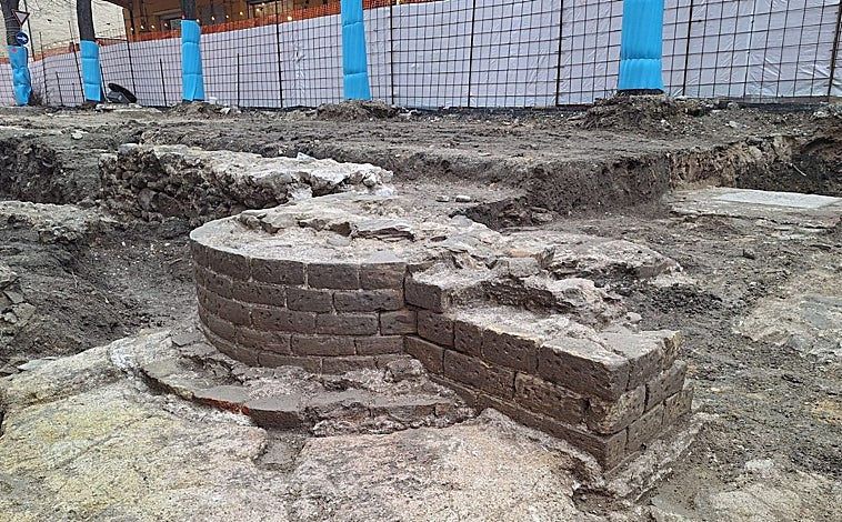 Imagem principal – Escavações da Basílica Vitruviana.