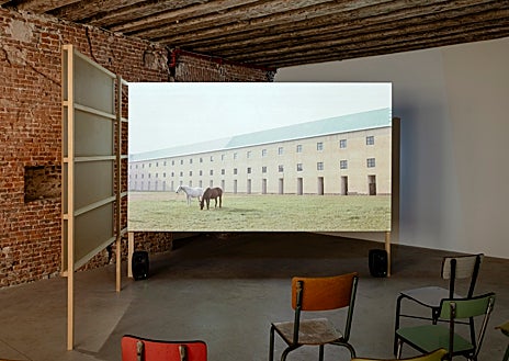 Imagen secundaria 1 - En las imágenes, de arriba abajo, 'Ciudad suprema'; 'Modena Parade' y uno de los 'Consignas'