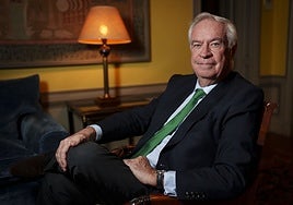 Charles Powell:  «Los cambios de política exterior deben ser pactados y explicados»