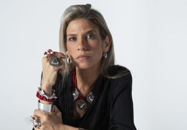 Karina Sainz Borgo: «Yo no me colgué de una viga porque tenía libros para leer»