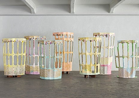 Imagen Secundaria 1 - De arriba a abajo, la imagen muestra detalles de la instalación de Ester Partegàs en Es Baluard y dos obras del CA2M, como 