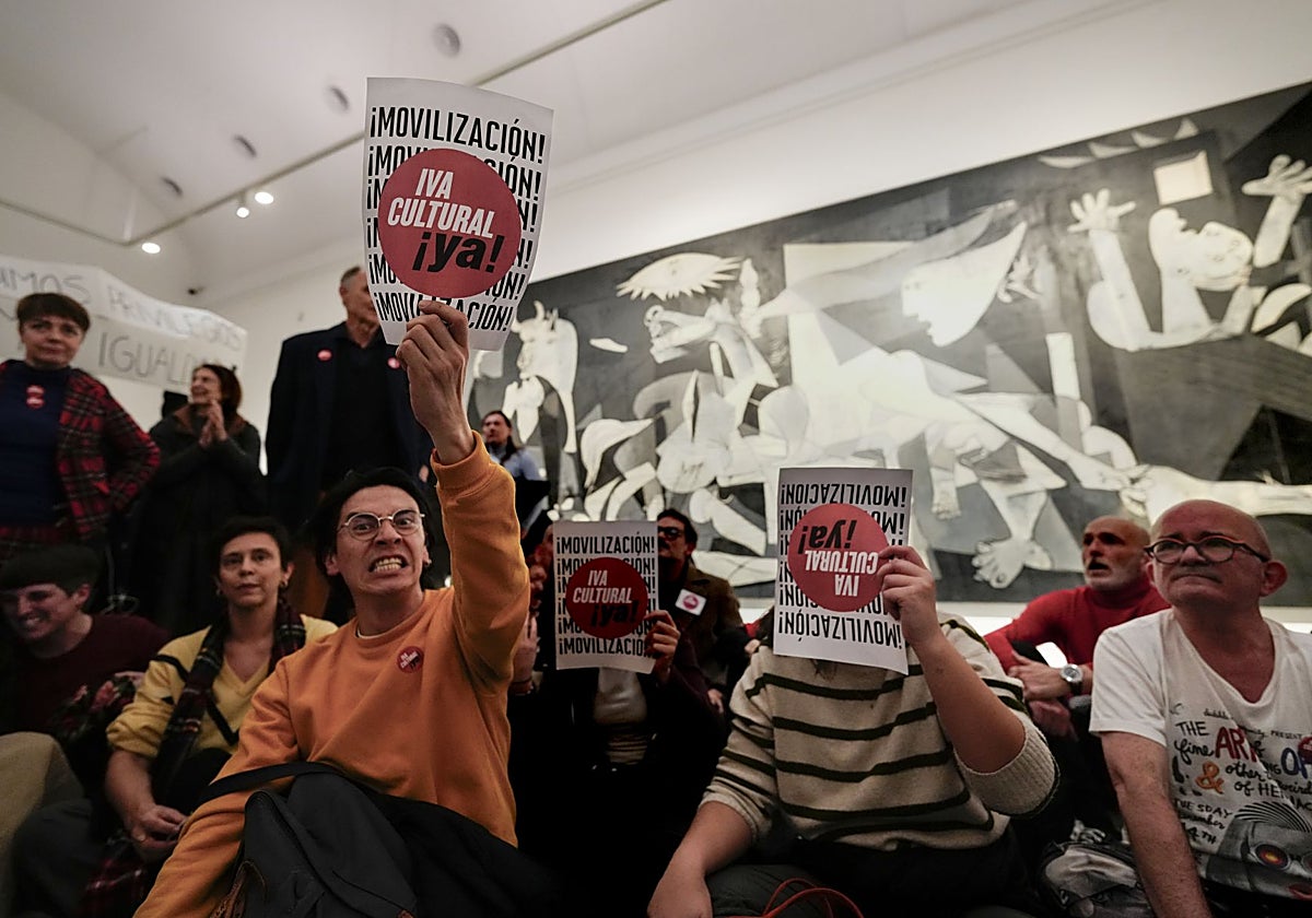Protestas de artistas y galeristas frente al 'Guernica'