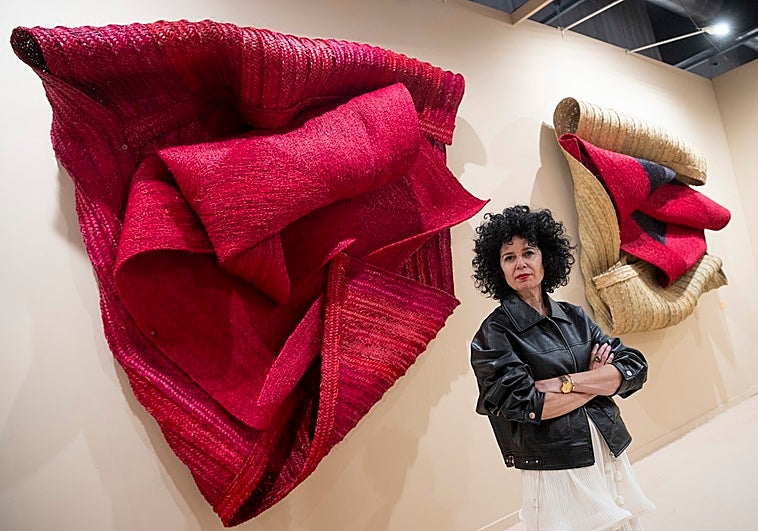 Reanudar hilos: una enorme Sonia Navarro, en diálogo con Aurèlia Muñoz