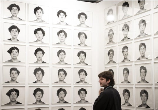 Obras de Esther Ferrer en el estand de 1 Mira Madrid/2 Mira Archiv en ARCO.