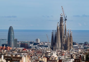 La cruz de la Sagrada Familia ya es visible en todo su esplendor
