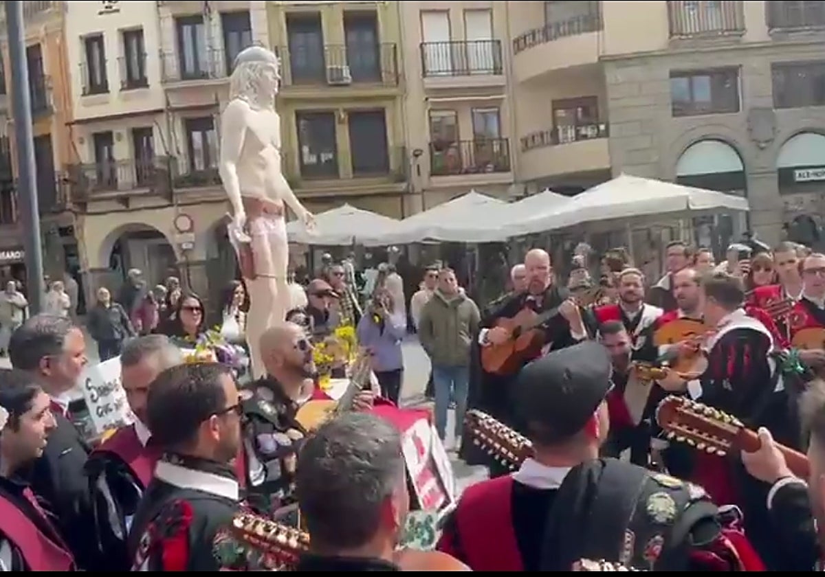 Una  procesión  de homenaje a Robe indigna a su familia y acaba con intervención policial
