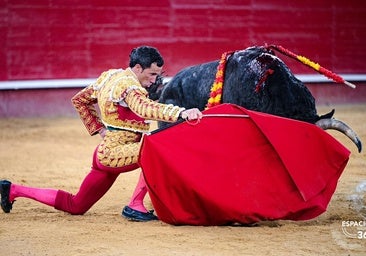 David de Miranda prende la luz en una corrida opaca