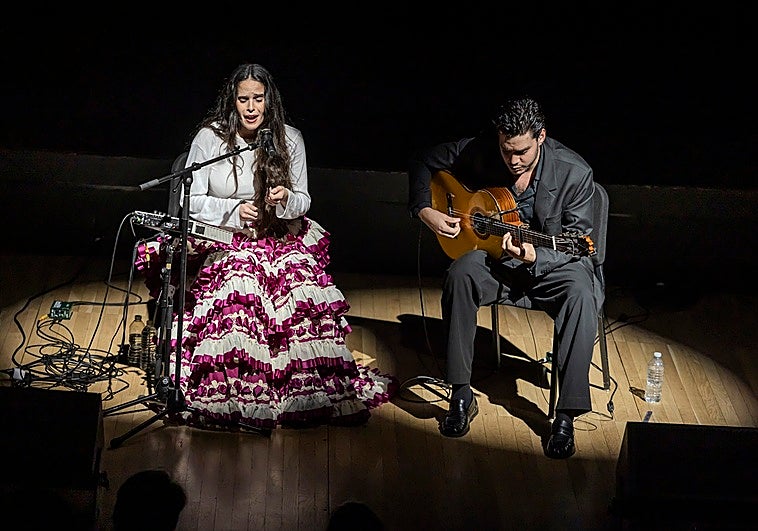 Ángeles Toledano, junto a Benito Bernal, en su recital en la Roulette neoyorquina