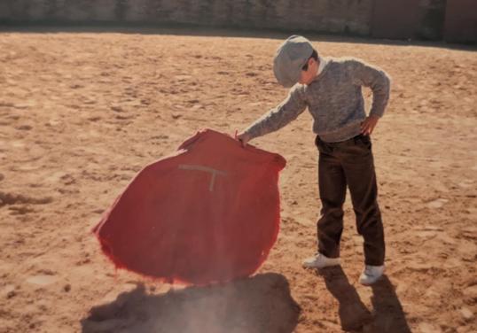 Un pequeño José Antonio Rodríguez con la muleta
